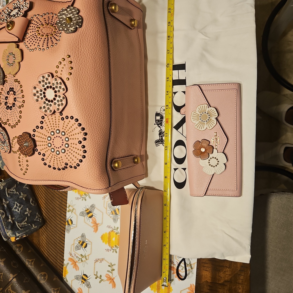 Coach Tea Rose Rogue Set - Picture 13 of 16